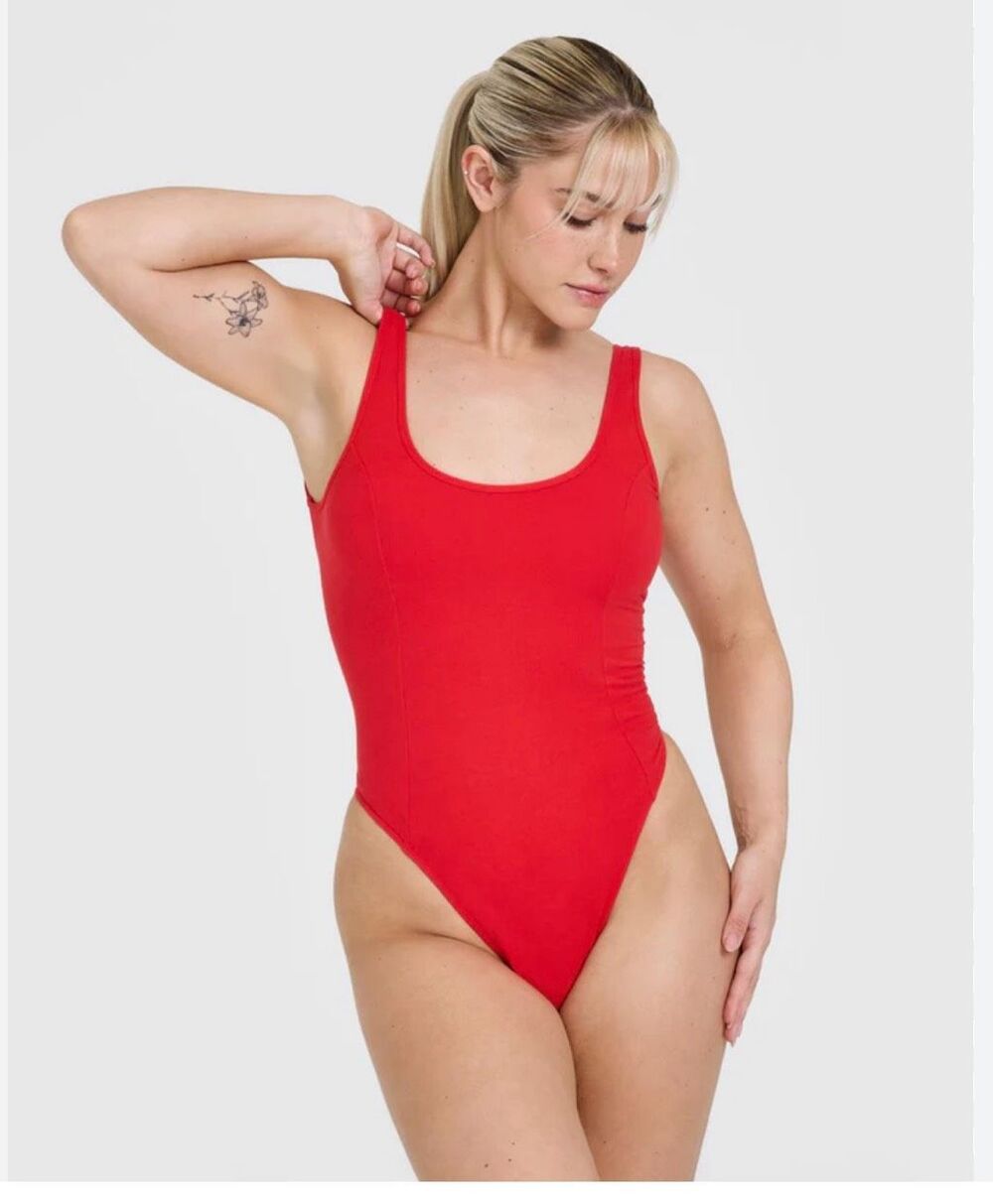 Oneractive muscle mommy red NWT medium women’s bodysuit tank top one piece cotto